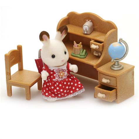 Ukážka rôznych figúrok a herných sád Sylvanian Families