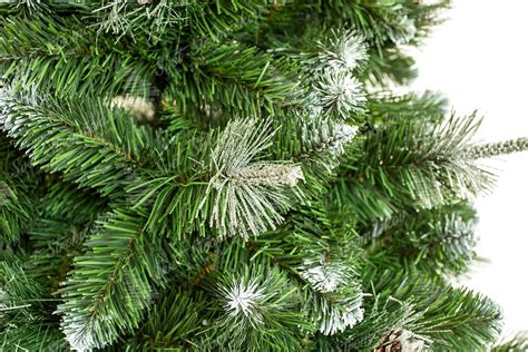 Detail ihličia umelého vianočného stromčeka Borovica strieborná s realistickou textúrou a strieborným nádychom