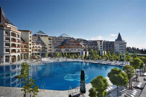 Exteriér Hotela Dam s okolím