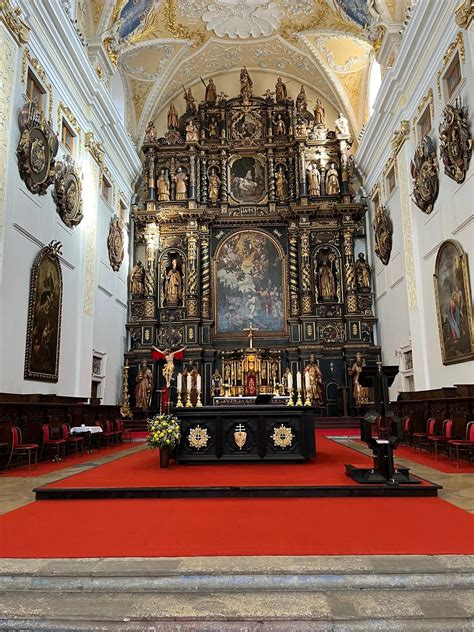 Schéma symbolického znaku hnutia Koinonia Jána Krstiteľa znázorňujúca trojvŕšie a prúdy milostí