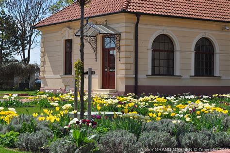 Pohľad na exteriér Zemianskej kúrie Chalúpkovo, s romantickým prostredím ideálnym pre svadby