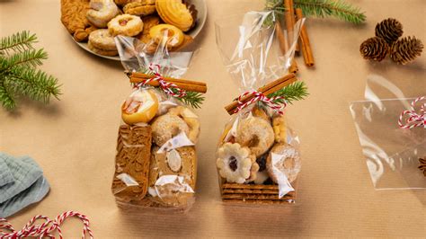 Rôzne produkty z lekárne pripravené ako vianočné darčeky