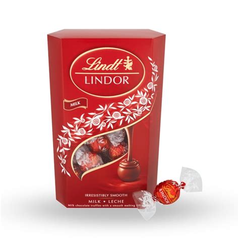 Detailný pohľad na obsah Lindt Lindor Adventného kalendára s rôznymi tvarmi a príchuťami.