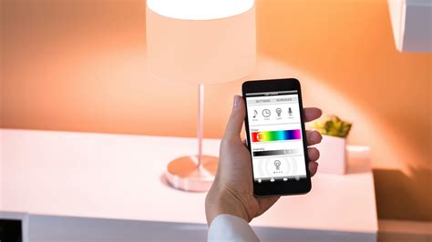 Ilustrácia mobilnej aplikácie na ovládanie inteligentného osvetlenia