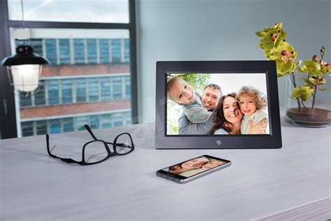 Digitálny fotorámik s WiFi pre zdieľanie fotografií