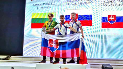 Infolgrafika zobrazujúca stupienok víťazov a vývoj olympijských medailí od roku 1896 po súčasnosť