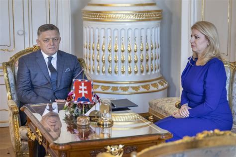 Ilustračná fotografia Zuzany Čaputovej pri odchode z prezidentského paláca