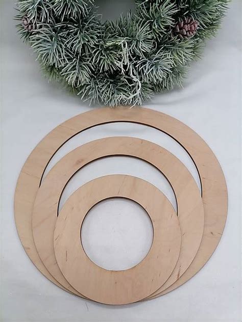 základný kruh z papiera na veniec