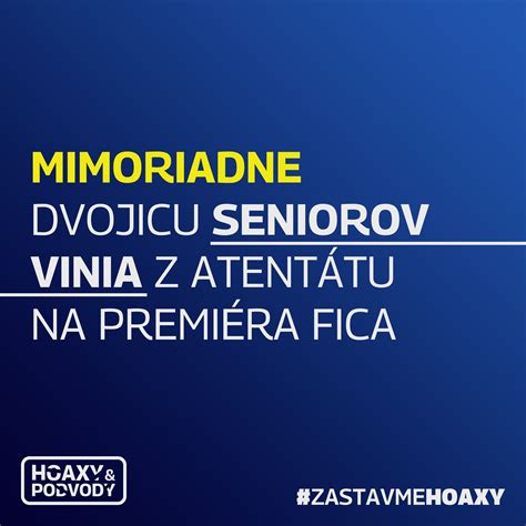 Fotografia z Mikulášskeho večierka pre seniorov, kde sú ľudia usadení pri stoloch s občerstvením.