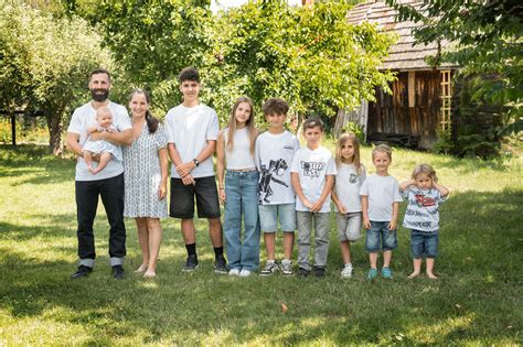 Fotografia brata a sestry, alebo rodiny spolu s postihnutým členom