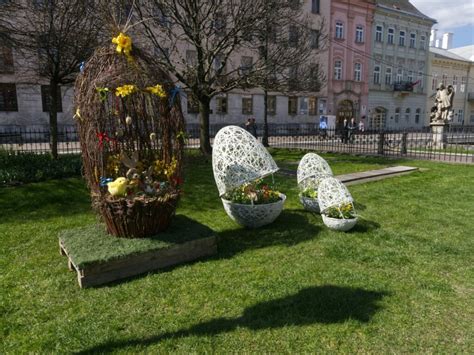 Tematické foto: Veľkonočná výzdoba v kúpeľoch alebo sviatočné jedlá