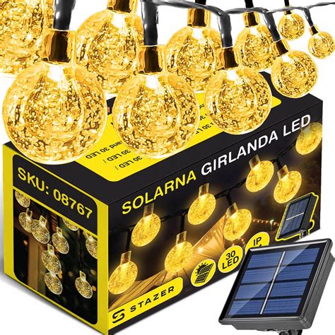 Koláž rôznych druhov vianočného osvetlenia: vonkajšie, solárne, na baterky