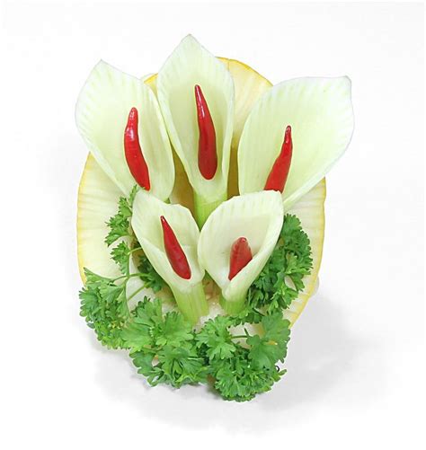 príklad tradičného carvingu z Thajska (kvet)