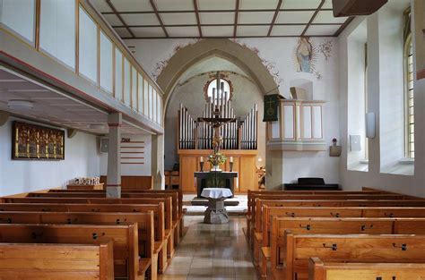 Ilustrácia kostola s veriacimi alebo liturgickej scény