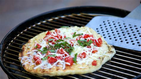 Pizza na grile s pizza kameňom