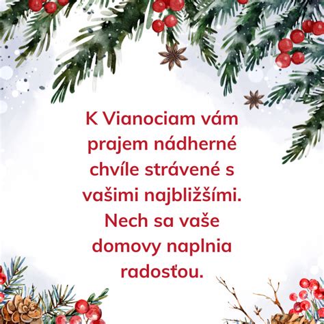 Deti držia v rukách vianočné pozdravy pre svojich rodičov a starých rodičov.