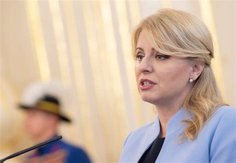 Zuzana Čaputová počas víťazného príhovoru v objatí s Andrejom Kiskom