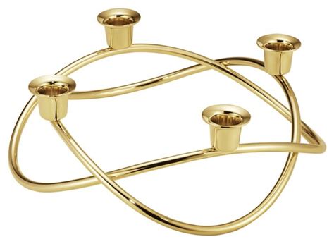 Tematické foto: pozlátený svietnik na komode