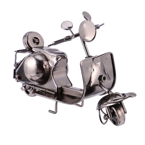 Fotografia miniatúrneho modelu motocykla na stole