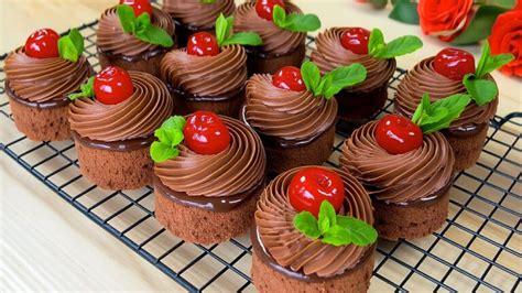 Čokoládové tortičky s ganache a ovocím