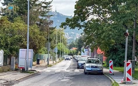 Oranžovo vyzdobené ulice Amsterdamu počas Dňa kráľa