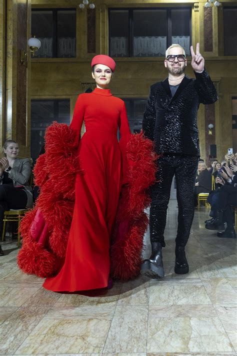 Fotografia: Modely svadobných šiat od Fera Mikloška a popolnočné červené šaty