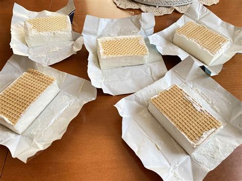 Tematické foto: Ruská zmrzlina medzi dvoma oblátkami, nakrájaná na rezy
