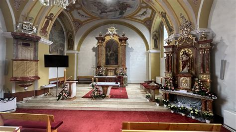 Detailná schéma alebo fotografia obradu umývania nôh v liturgickom kontexte