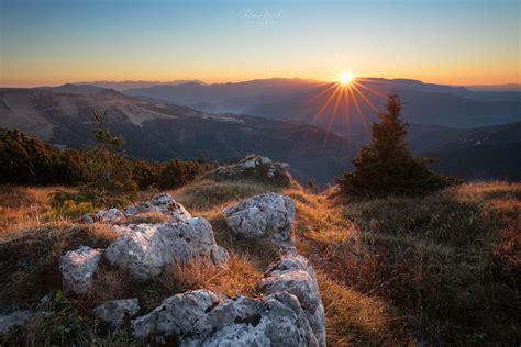 panoramatický pohľad na Turčiansku záhrad s pohorím Veľká Fatra v pozadí