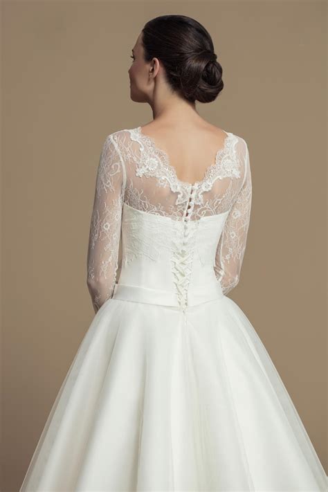 bielo kožušinové svadobné bolerko s dlhými rukávmi