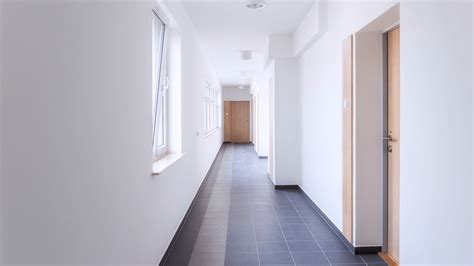 Vizualizácia modernej a funkčnej chodby v bytovom dome