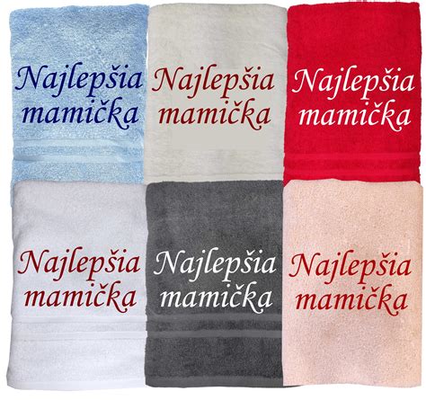 tematické foto: relaxujúca čerstvá mamička s voňavou sviečkou a knihou