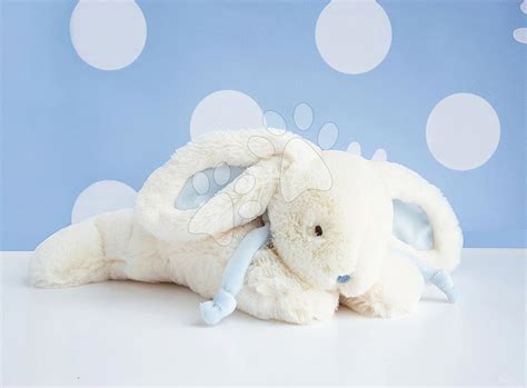 Zajačik vyrobený z polystyrénovej gule a vajíčka potiahnutý hmotou