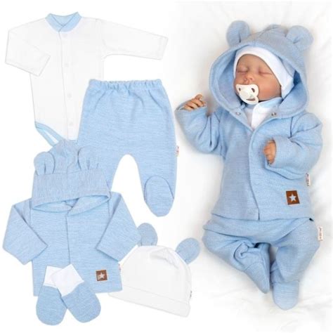 Fotografia zimného krstového oblečenia pre bábätko