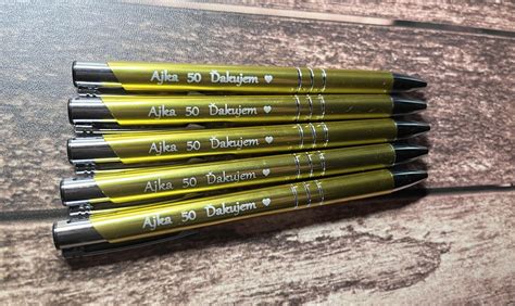 Štýlový gravírovaný perá ako personalizovaný darček pre šéfa.