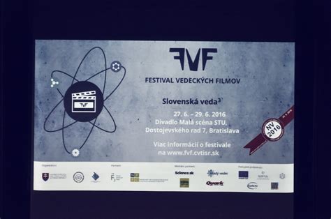 Interiér profesionálnej fotobúdky s hosťami