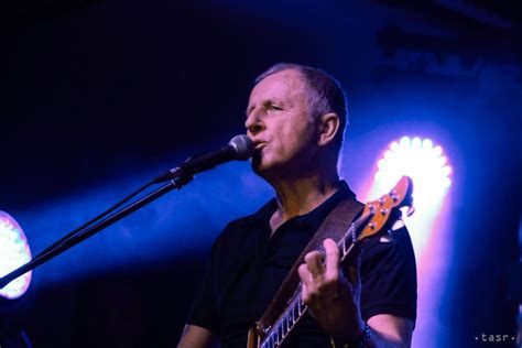 Tematické foto: Ján Baláž hrá na gitare