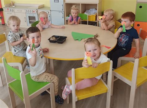 Deti zapojené do rôznych športových aktivít a hier