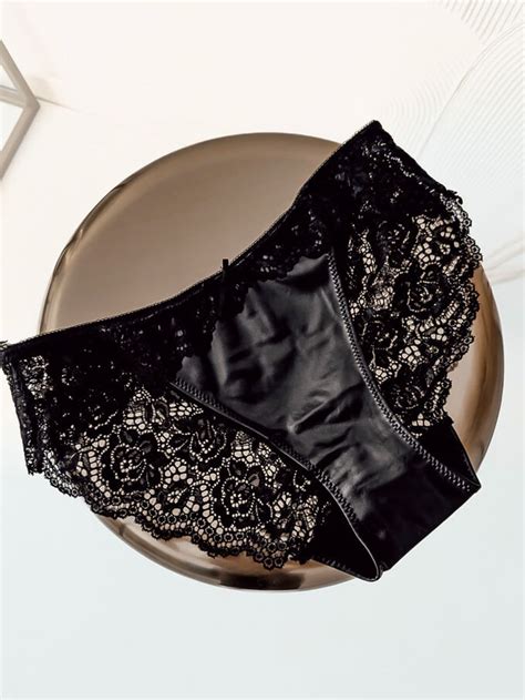 ukážka elegantnej a zmyselnej dámskej spodnej bielizne