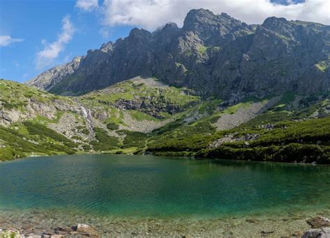Fotografia Vysokých Tatier s jazerom a horami
