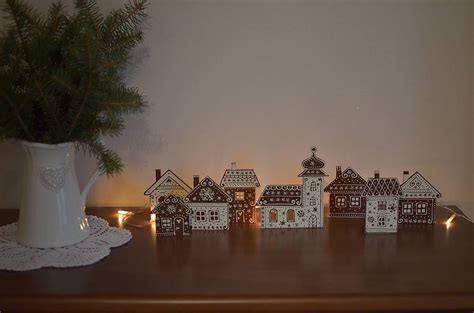 vianočné dekorácie z papiera - vianočná dedinka v okne