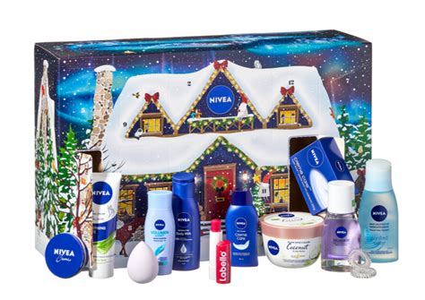 Tematická fotografia vianočného balíčka NIVEA s telovým suflé a snehovými vločkami
