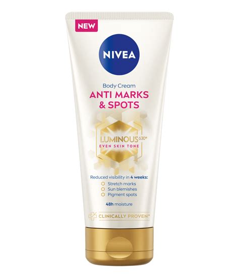 Koláž produktov NIVEA pre zimnú starostlivosť o pokožku (sprchovací gél, telové mlieko, telový krém)