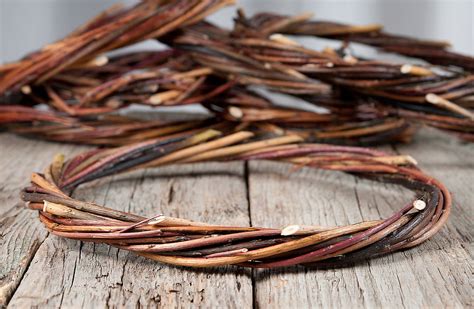 Detail pleteného venca z vŕbového prútia