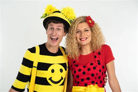 Ilustračná fotografia detskej hudobnej dvojice Smejko a Tanculienka