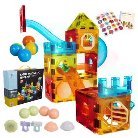 Ukážka rôznych typov stavebníc od magnetických až po klasické kocky