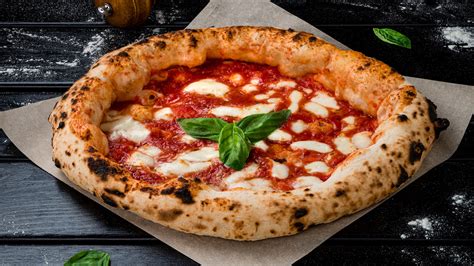 Fotografia typickej pizze z ponuky reštaurácie Pasáž