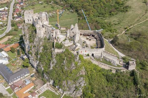 Architektonická rekonštrukcia Ľupčianskeho hradu v rôznych obdobiach