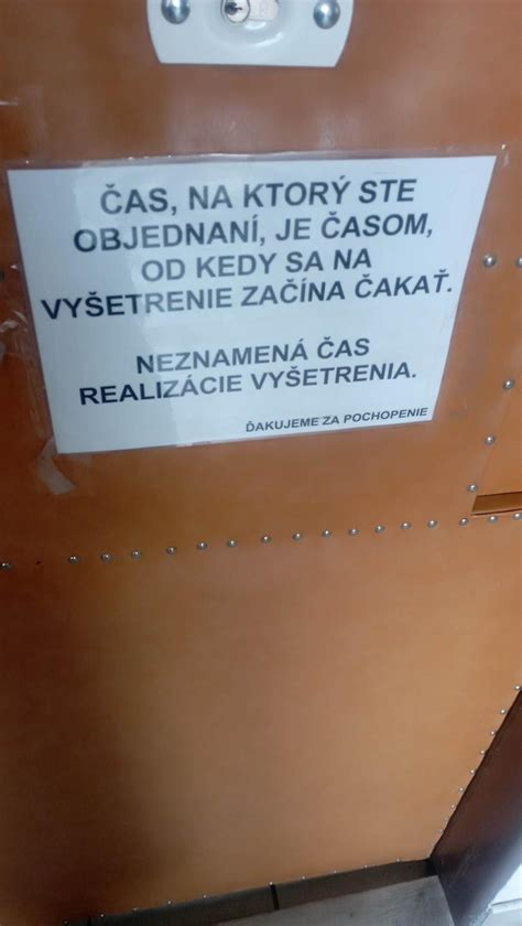 ilustrácia cesnakového krížika na dverách