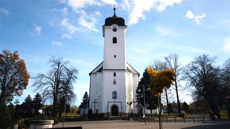 Záber na Kostol sv. Jakuba vo Veľkom Šariši, ktorý je historickou dominantou námestia a miestom konania odpustových slávností.